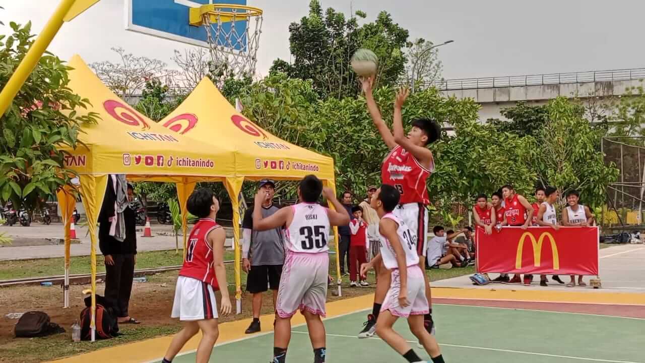 Laga Lanjutan 3x3 baskeball Piala Pangdam II Sriwijaya: SMP Xaverius Maria Pulangkan SMP Negeri 3 Palembang