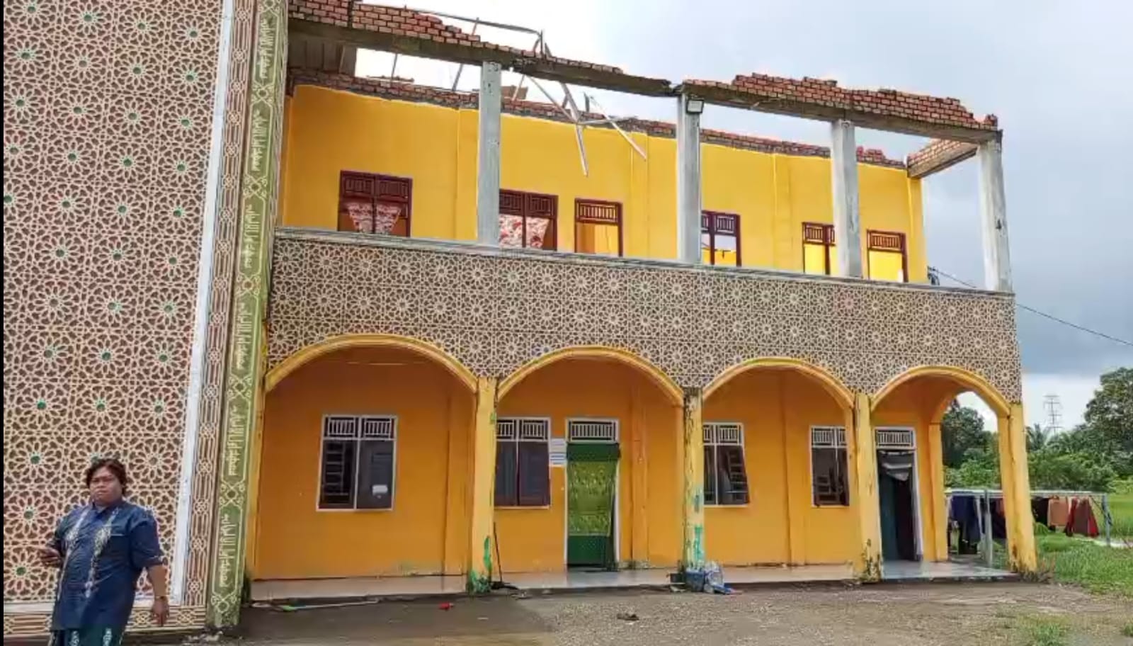 Diterjang Puting Beliung, Atap Ponpes Melayang