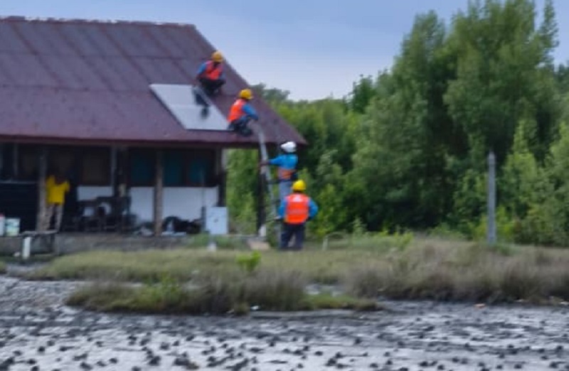 PLN ULP Tugumulyo Sukses Nyalakan Listrik Program Supersun Sekolah di SD Negeri 1 Pinang Indah