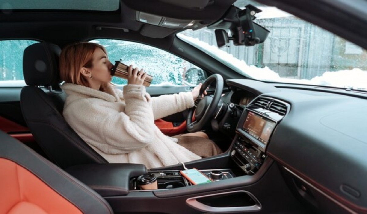 Mobil Kena Tumpahan Susu?. Ini Cara Efektif Menghilangkan Bau Tumpahan Susu dari Interior Mobil Anda