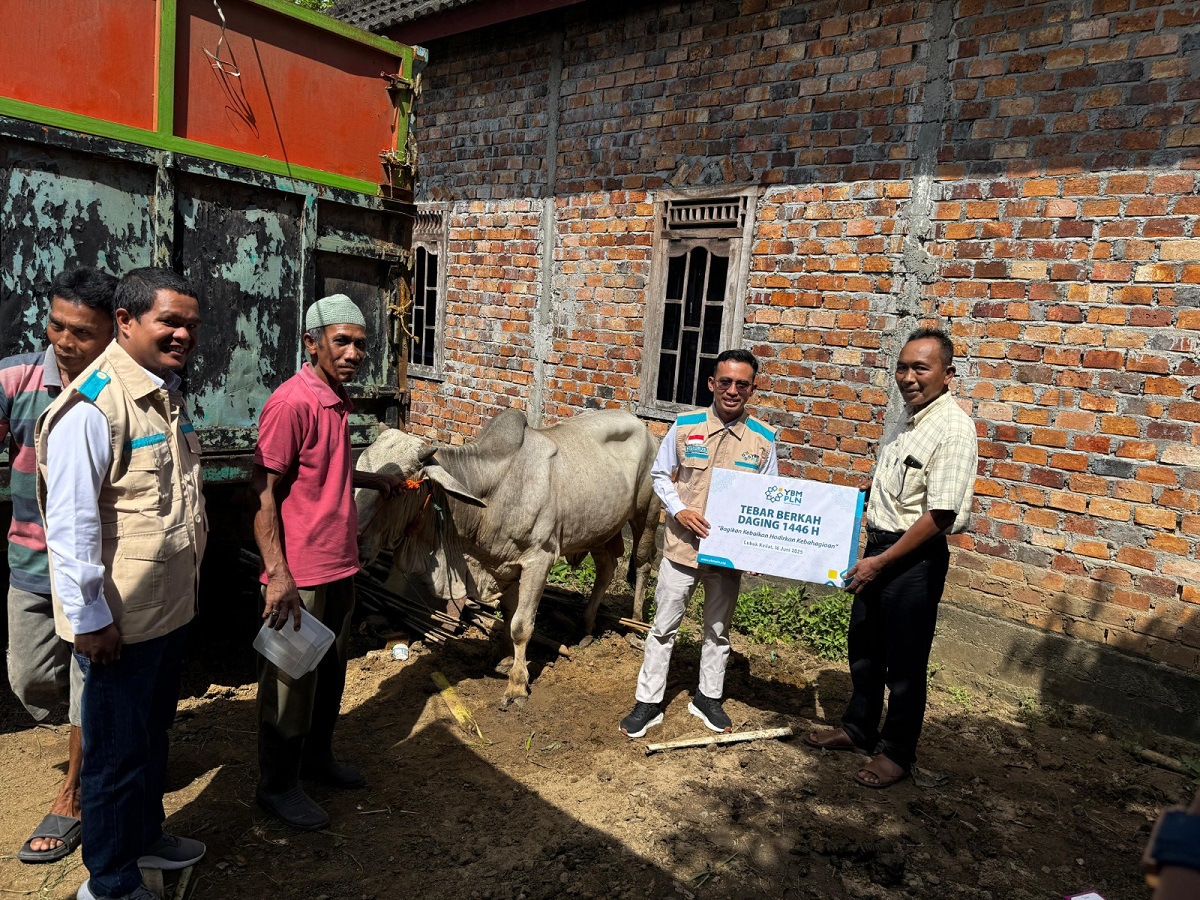 YBM PLN Tebar Berkah Daging di Lubuk Keliat, Ogan Ilir