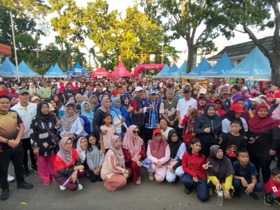 Antusias Tinggi Ribuan Peserta Warnai Jalan Sehat PALTV Seri 2 di Ilir Barat 1