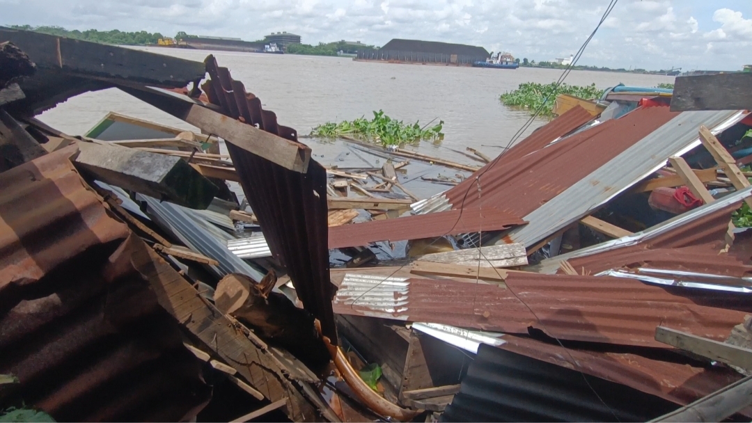 Polisi Ungkap Penyebab Tongkang Tabrak Rumah di Gandus