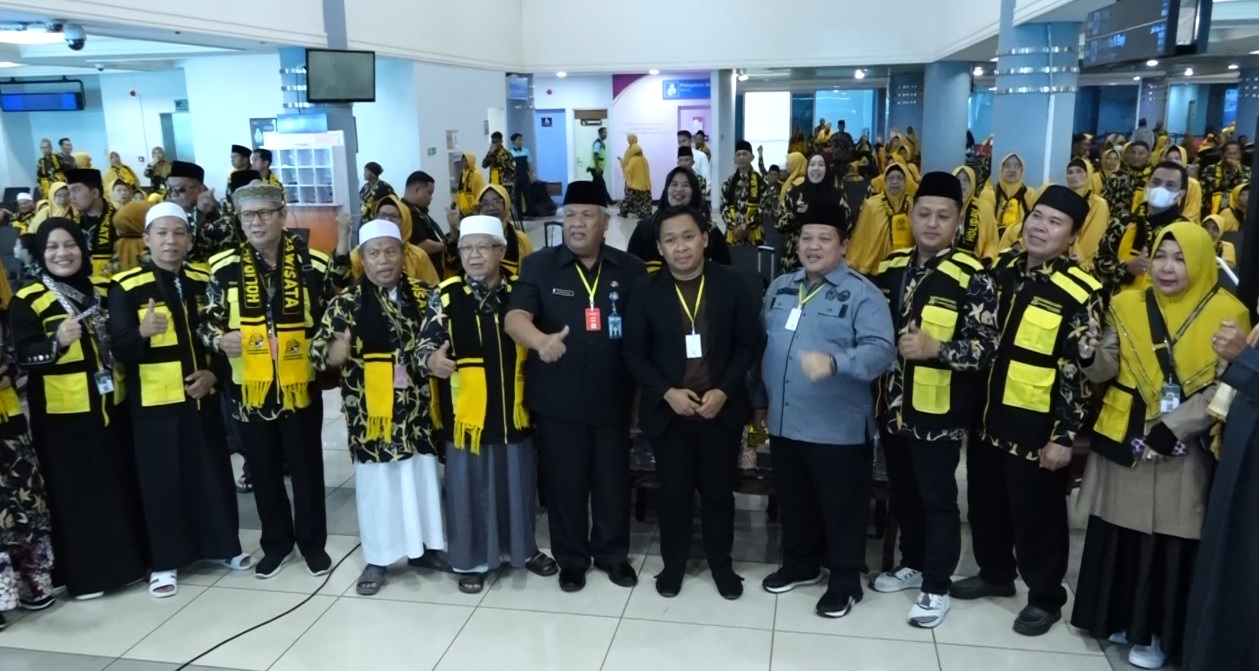 Holiday Angkasa Wisata Lepas 433 Jemaah Umroh dengan Penerbangan Langsung Palembang-Jeddah