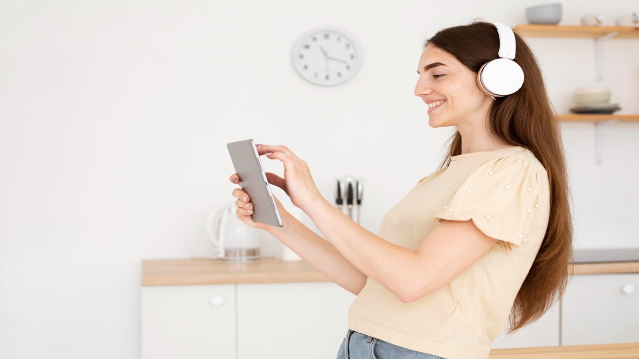 Dengan Konfigurasi Quad Stereo, Redmi Pad Pro menghadirkan Pengalaman Audio yang Imersif.
