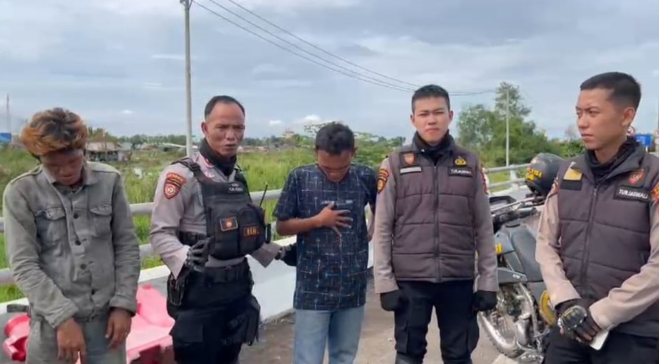 Totok Mobil di Exit Tol Kramasan,  Pengamen dan Pembersih Debu Ditangkap