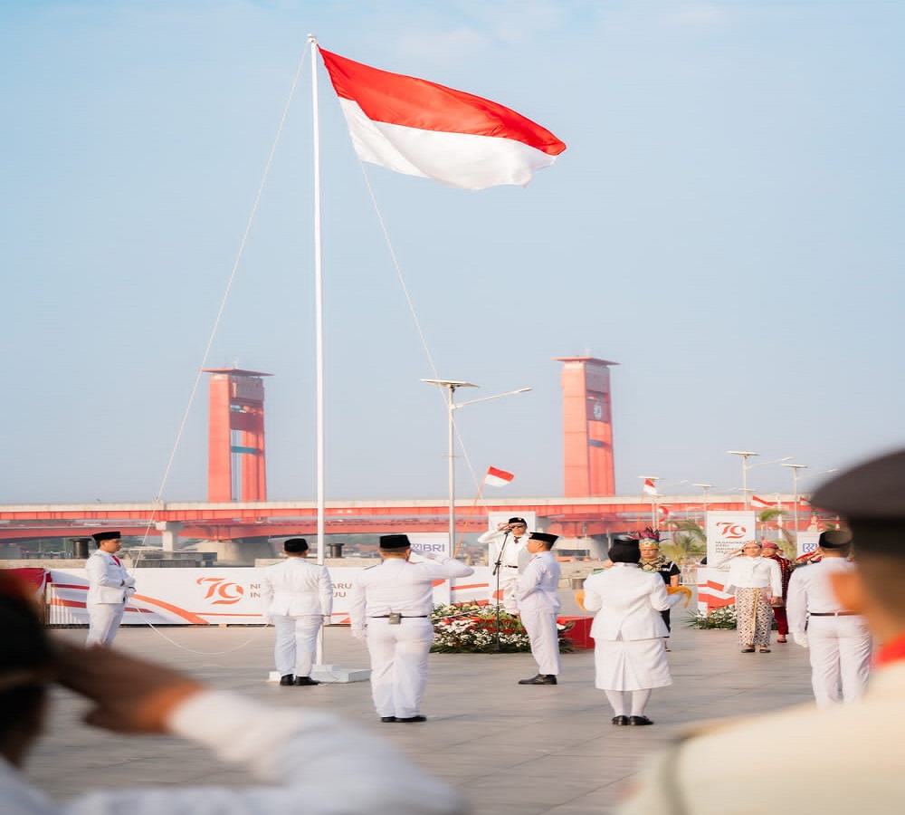 BRI Regional Office Palembang Melaksanakan Upacara HUT RI ke-79 di Pelataran Jembatan Ampera