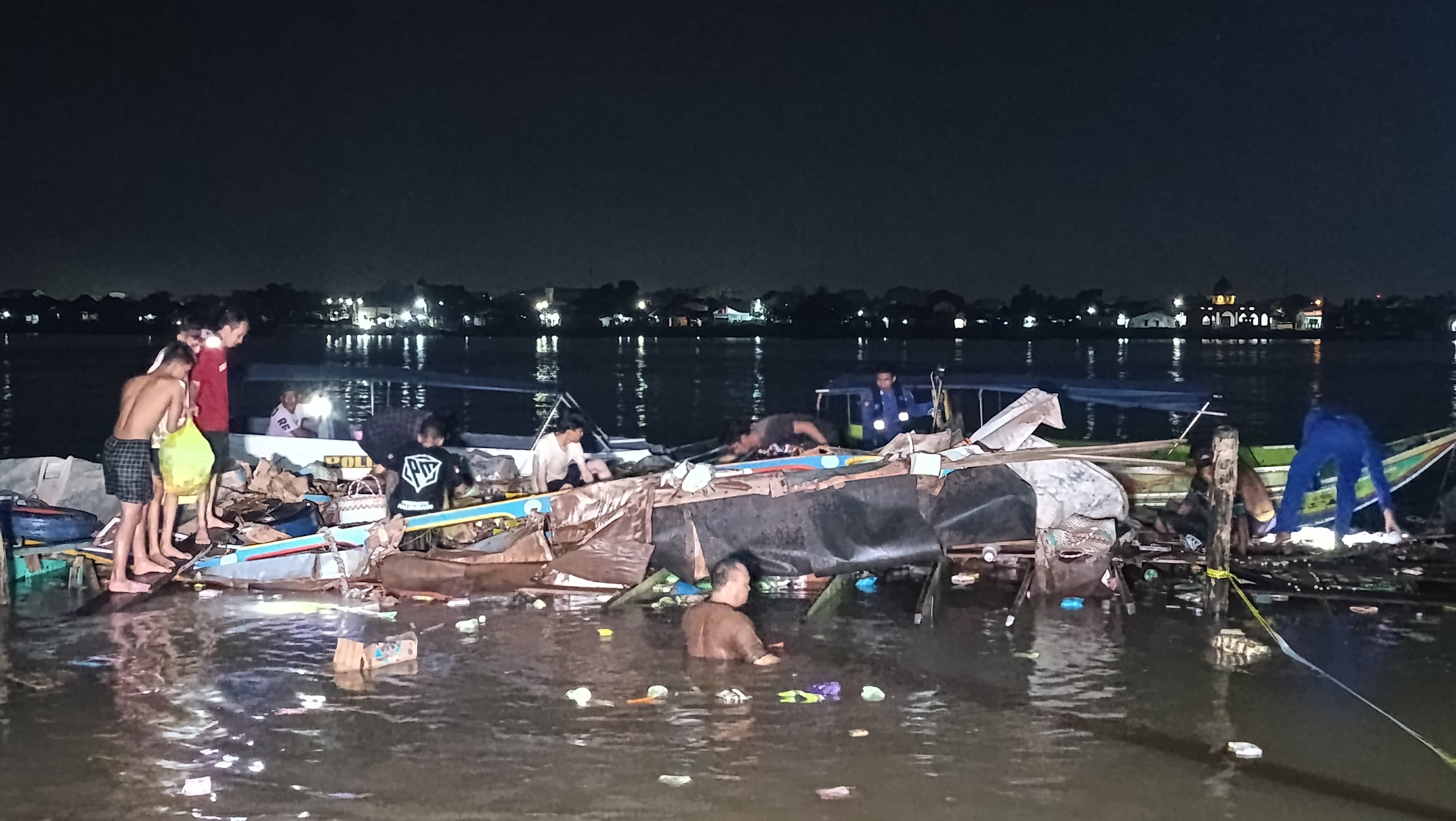Empat ABK Kapal Jukung yang Meledak di Sungai Musi Ditemukan Selamat