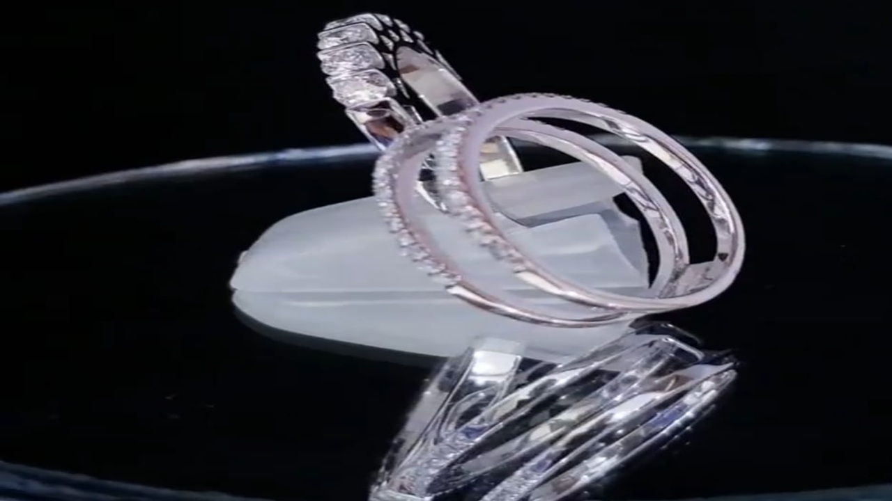 Tren Perhiasan Emas Putih di Palembang Meningkat, Imbas Lonjakan Harga Emas Kuning 2025