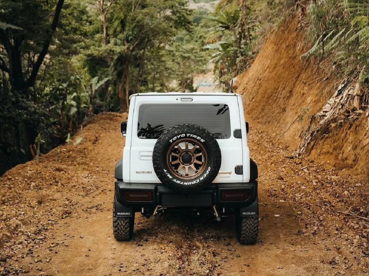 Suzuki Jimny! Solusi Terbaik untuk Melibas Medan Off-Road dengan Teknologi 4x4