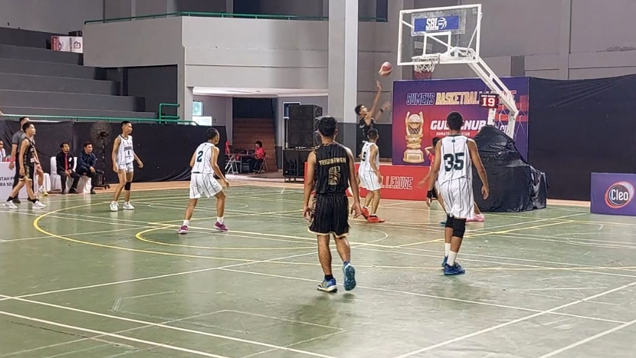 SMAN 3 Prabumulih Taklukan SMAN 2 Tanjung Raja dalam Laga Sumeks Basketball League Piala Gubernur Sumsel