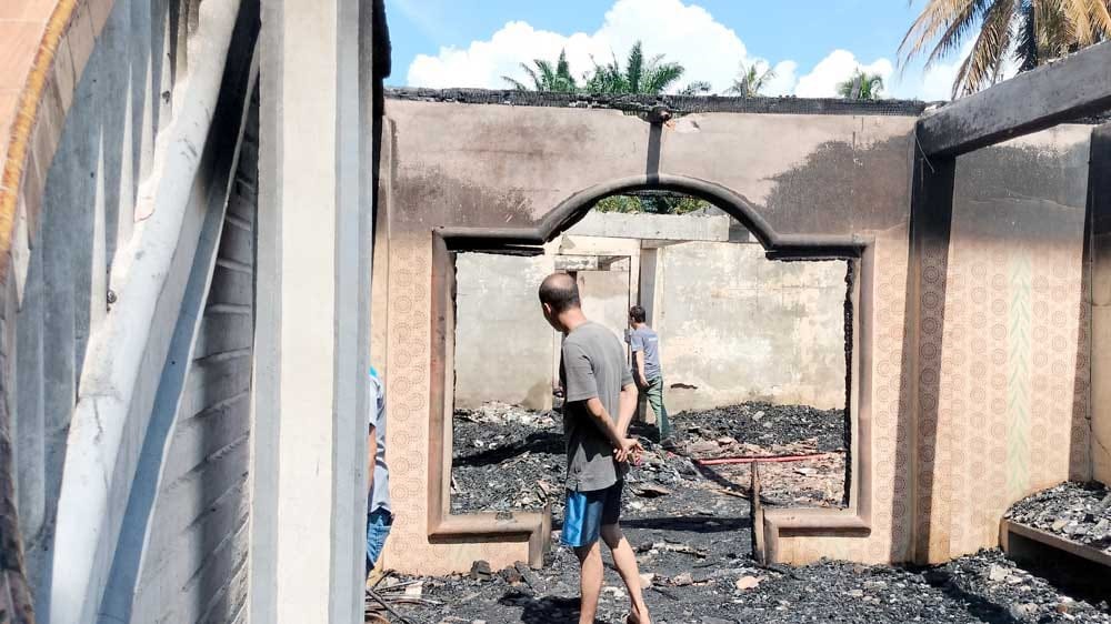 60 Juta Rupiah Hangus Jadi Abu Usai Rumah Panggung Syarkowi di Pedamaran Terbakar
