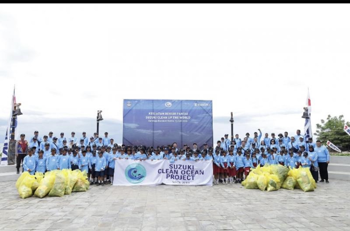  Suzuki Indonesia Lestarikan Lautan, Bersih-Bersih Pantai Bunaken dengan Ratusan Pelajar demi Pariwisata