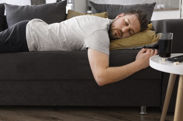6 Bahaya Tidur Posisi Tengkurap bagi Kesehatan yang Sebaiknya Diketahui