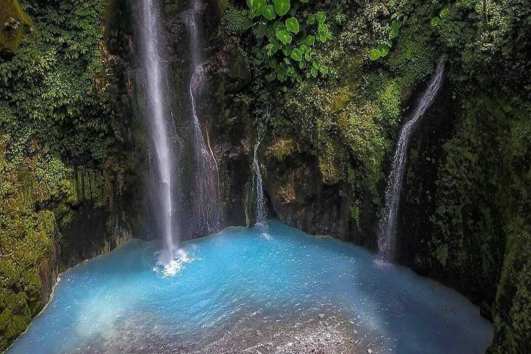 Air Terjun Dua Warna di Sibolangit: Menyaksikan Keajaiban Alam di Ketinggian