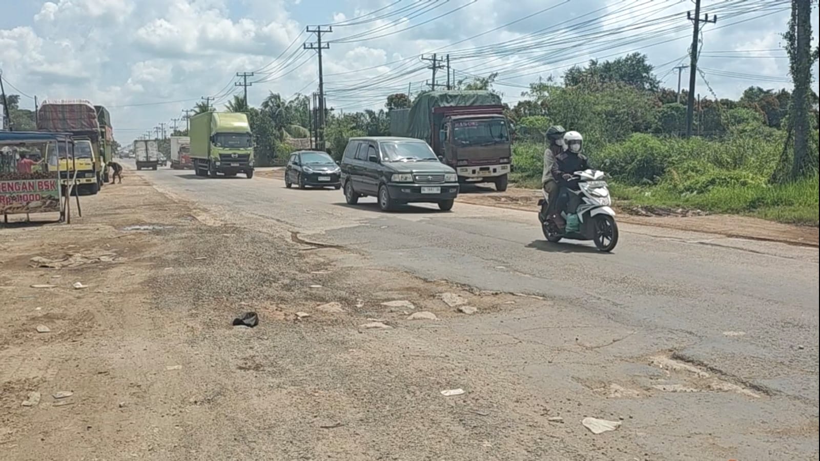 Jalan Tanjung Api-Api Palembang Rusak, Warga Minta Segera Diperbaiki