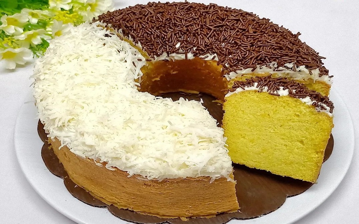 Kreasi Menarik Bolu Santan Labu Kuning dengan Topping Cokelat dan Keju