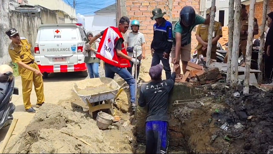 Warga Paras Jaya 2 Heboh Temuan Tulang Belulang di Pekarangan Rumah