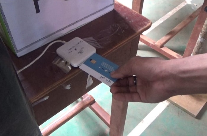 Meski Bingung Gunakan Sistem E-Voting, Warga Desa Antusias Ikuti Pilkades Serentak di Kabupaten Banyuasin