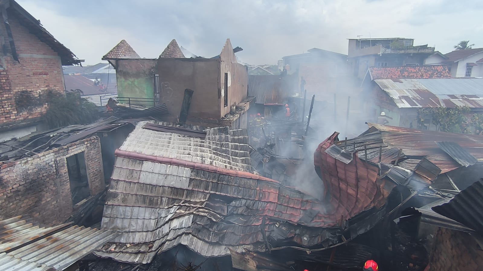 Diduga Akibat Bakar Sampah, Tiga Rumah di Palembang Terbakar