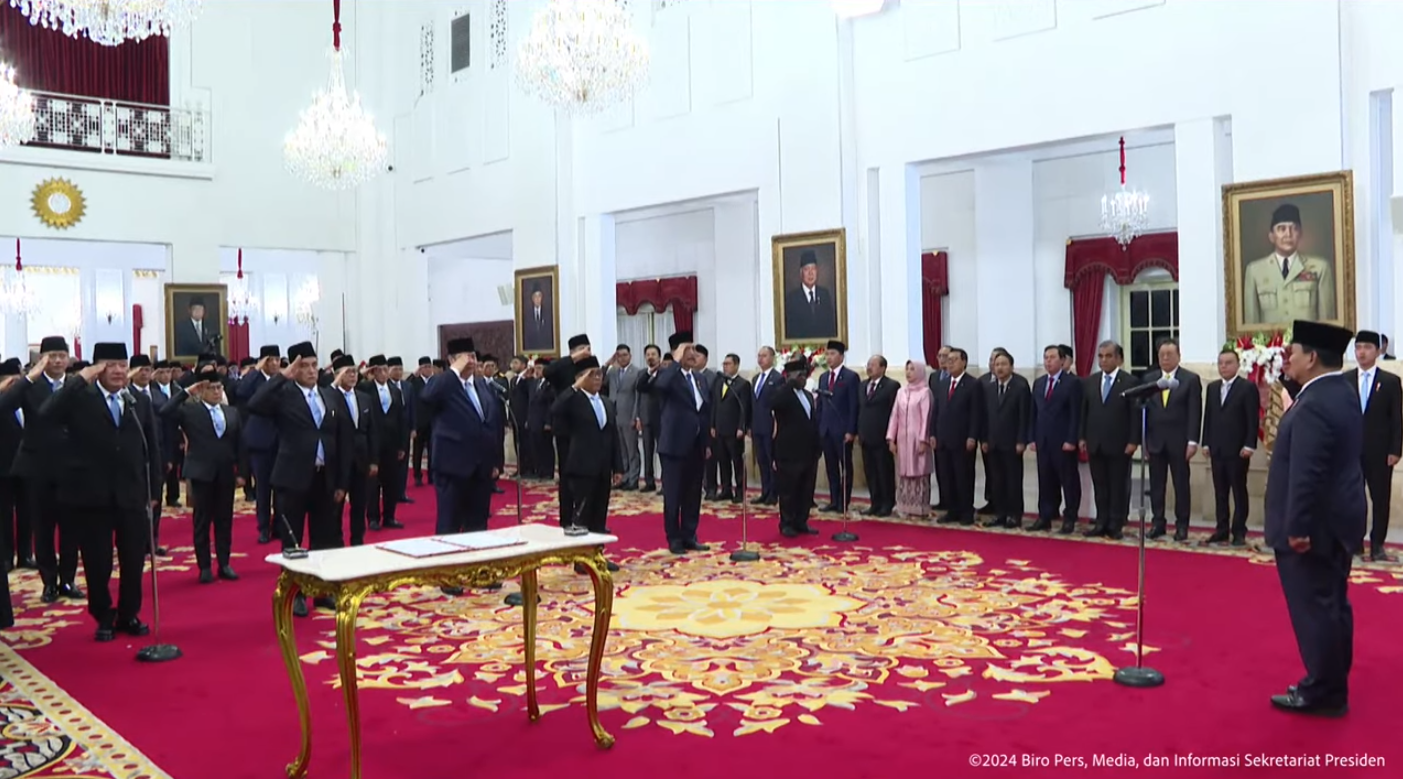 Presiden Prabowo Subianto Lantik Menteri Kabinet Merah Putih di Istana Negara