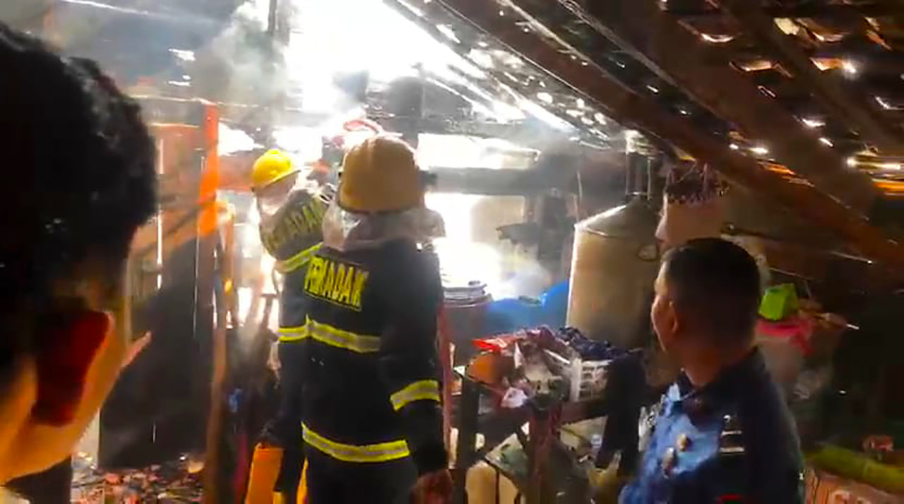 Gara-gara Lupa Padamkan Api Kompor Tungku Kayu, 1 Rumah di Desa Sungai Dua Hangus Terbakar