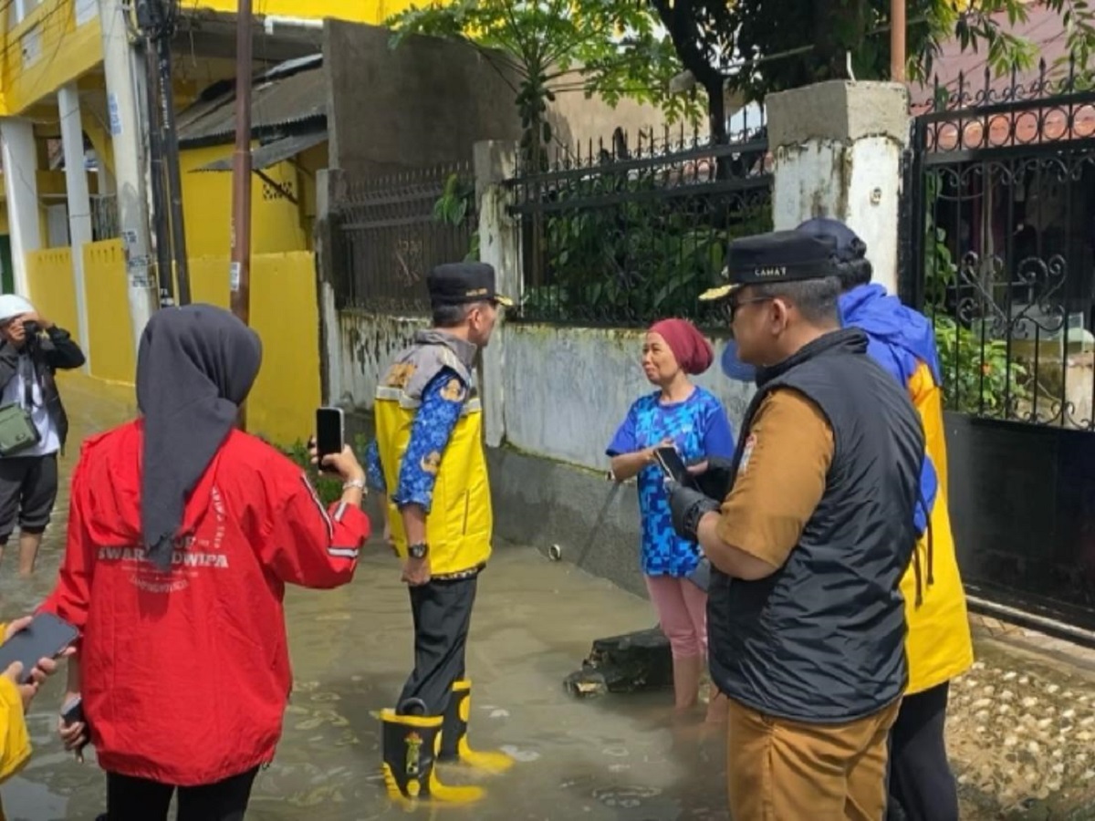 Ratu Dewa Gercep Tinjau dan Cari Solusi Banjir Palembang