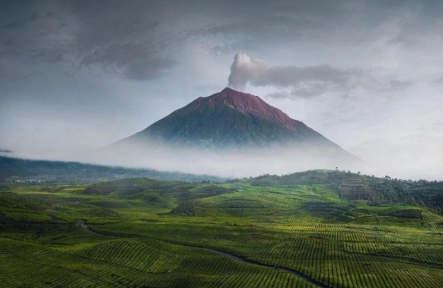 Cerita Mistis Indonesia: 7 Misteri Gunung Kerinci, Larangan Main Air hingga Pohon Bolong 