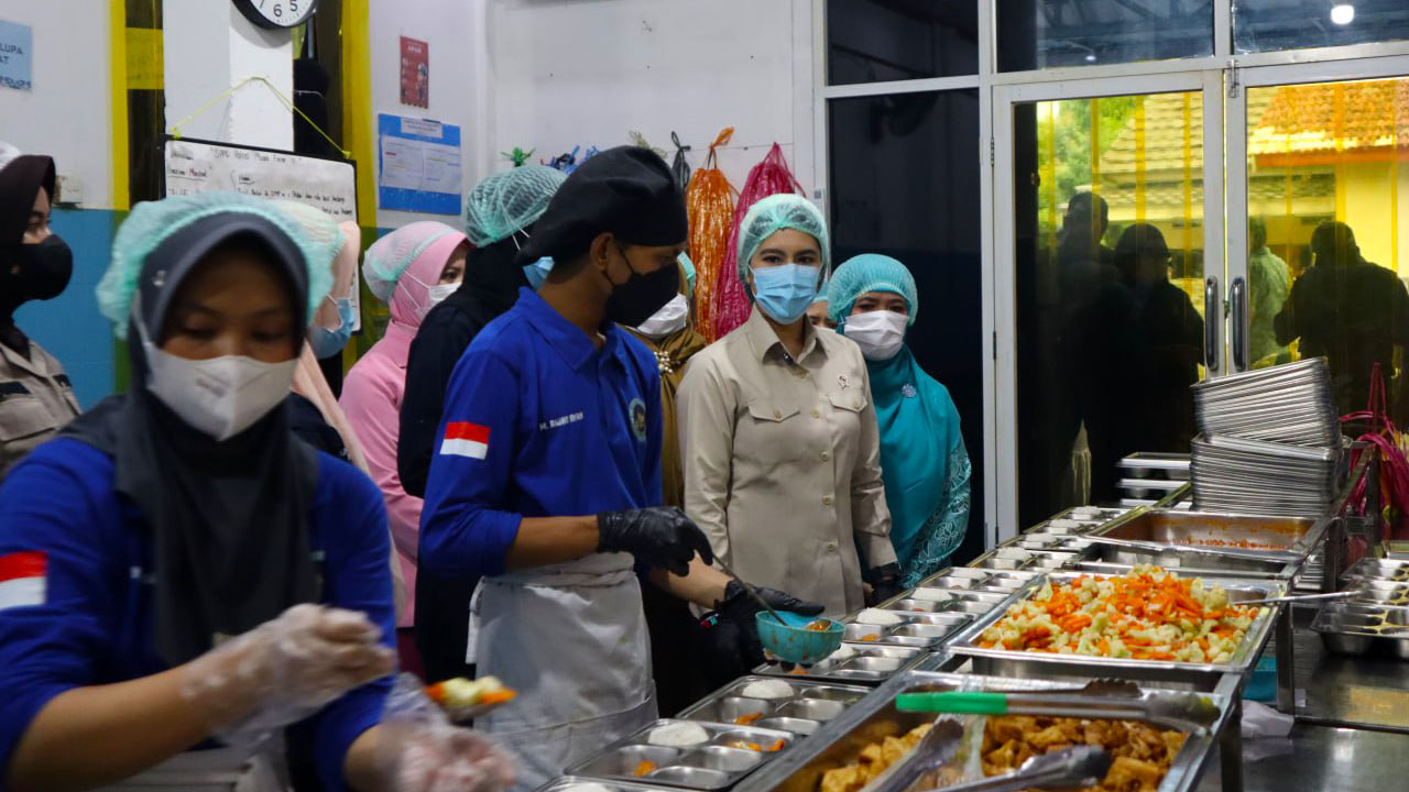 Wamen Ratu Ayu Isyana Apresiasi SPPG Polres Muara Enim II: Pengelolaan MBG Harus Berkualitas dan Tepat Sasaran