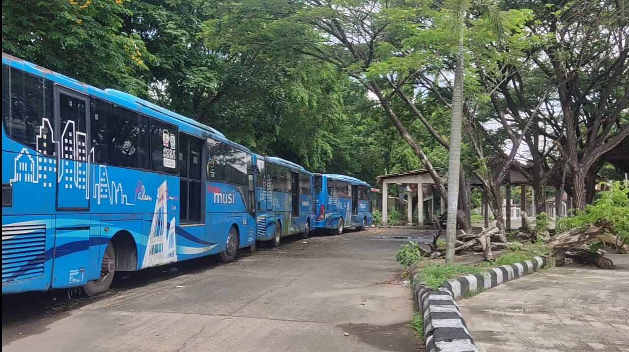 Trans Musi Terbengkalai Membuat Terminal KM 12 Kumuh