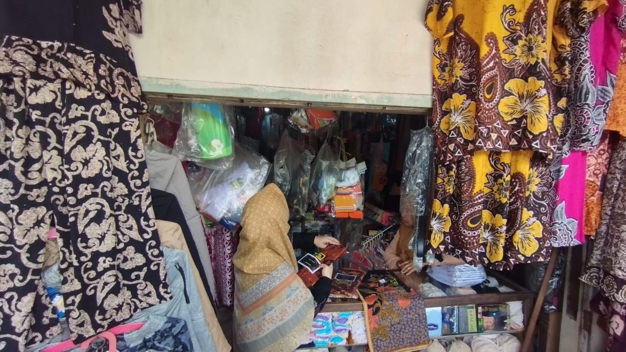 Pasar Kuto Palembang, Lantai 2 Hanya Tinggal Beberapa Penjual Pakaian