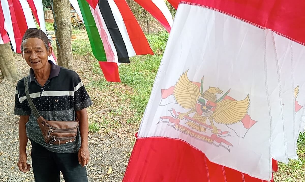 Pedagang Bendera Merah Putih dan Atribut HUT Kemerdekaan RI di Wilayah Muara Enim Sepi Pembeli