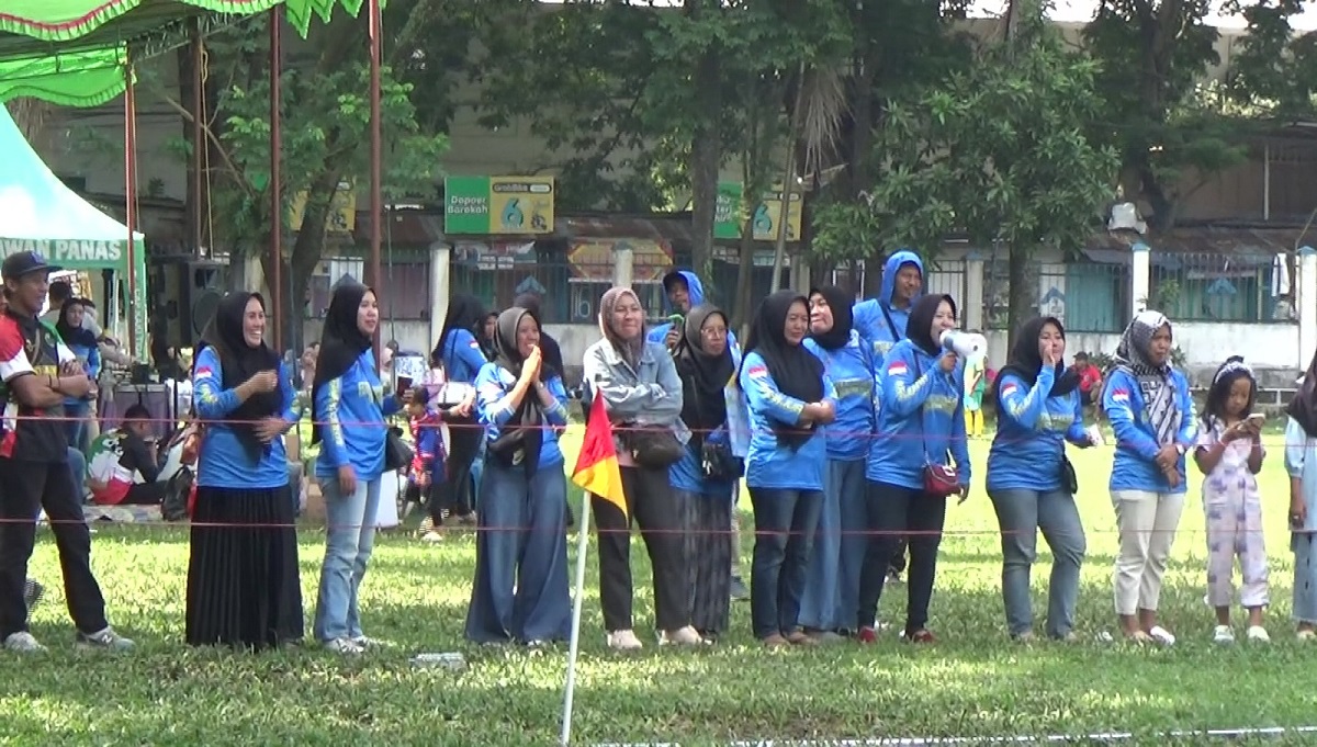 Orang Tua ikut Antusias Berikan Dukungan Anak Pada Festival Sepakbola SSB Kemenag Palembang United