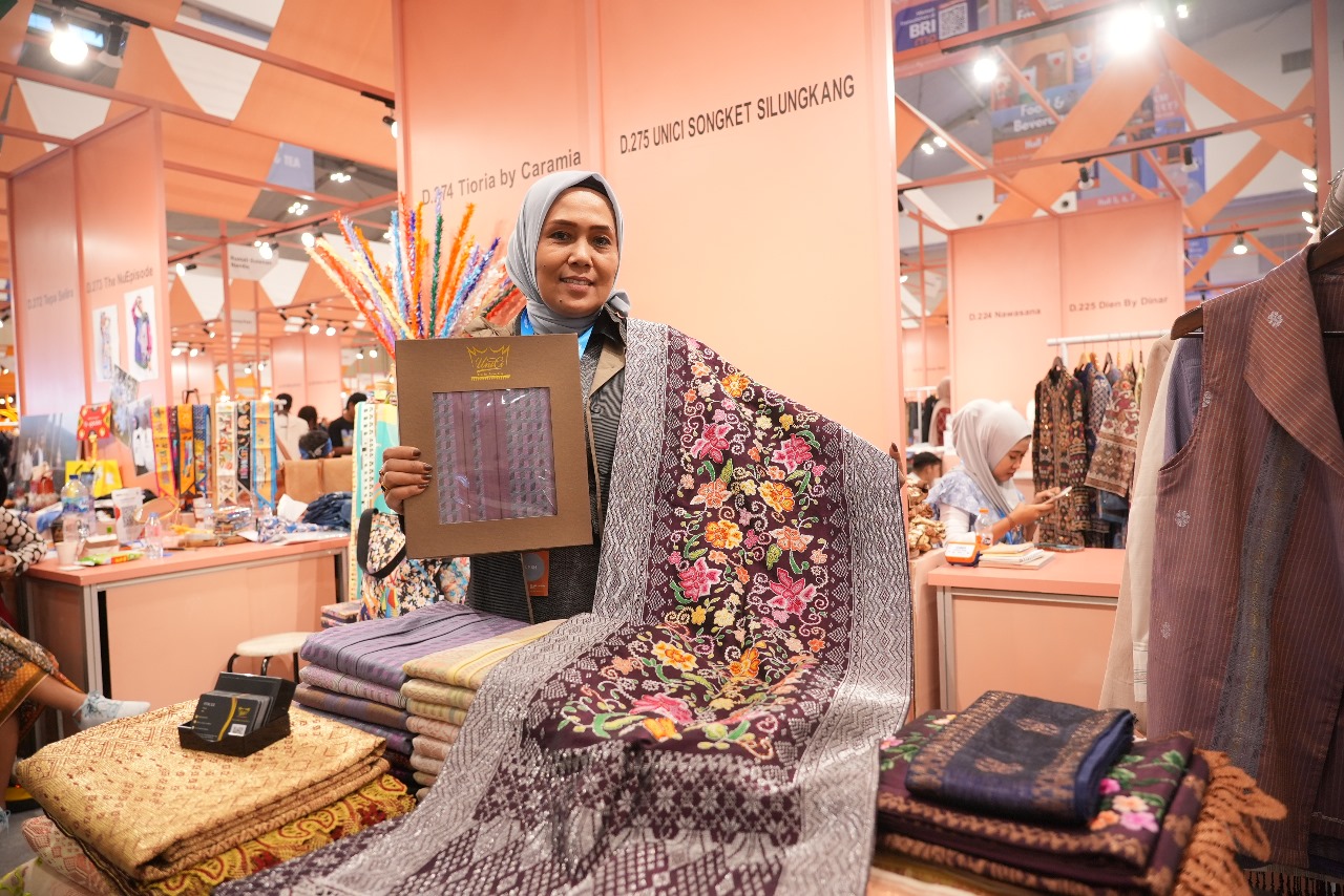 Unici Songket Silungkang, Warisan Budaya yang Menembus Pasar Dunia Berkat Inovasi dan Dukungan BRI