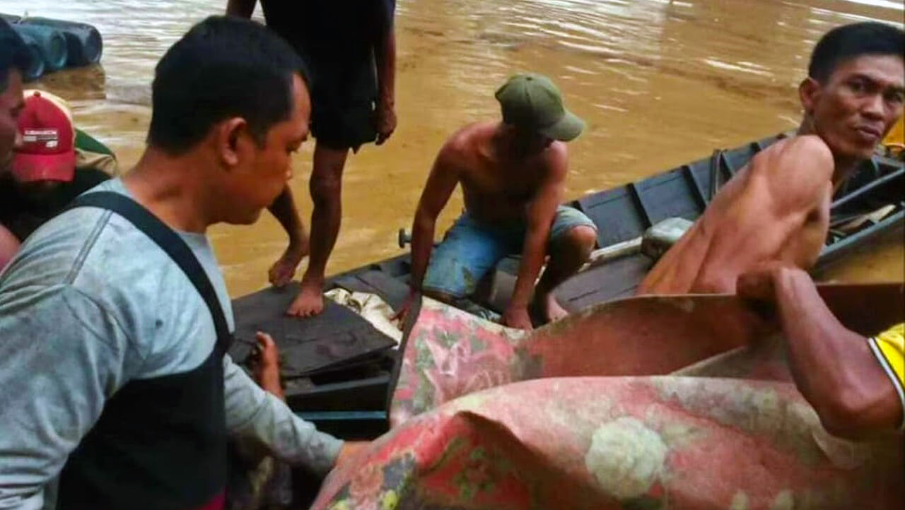 Seorang Warga Musi Banyuasin Diterkam Buaya Saat Memeras Minyak Ilegal