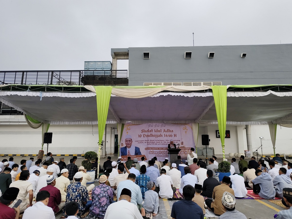 Suasana Khidmat Salat Id di Lapangan PSx Palembang