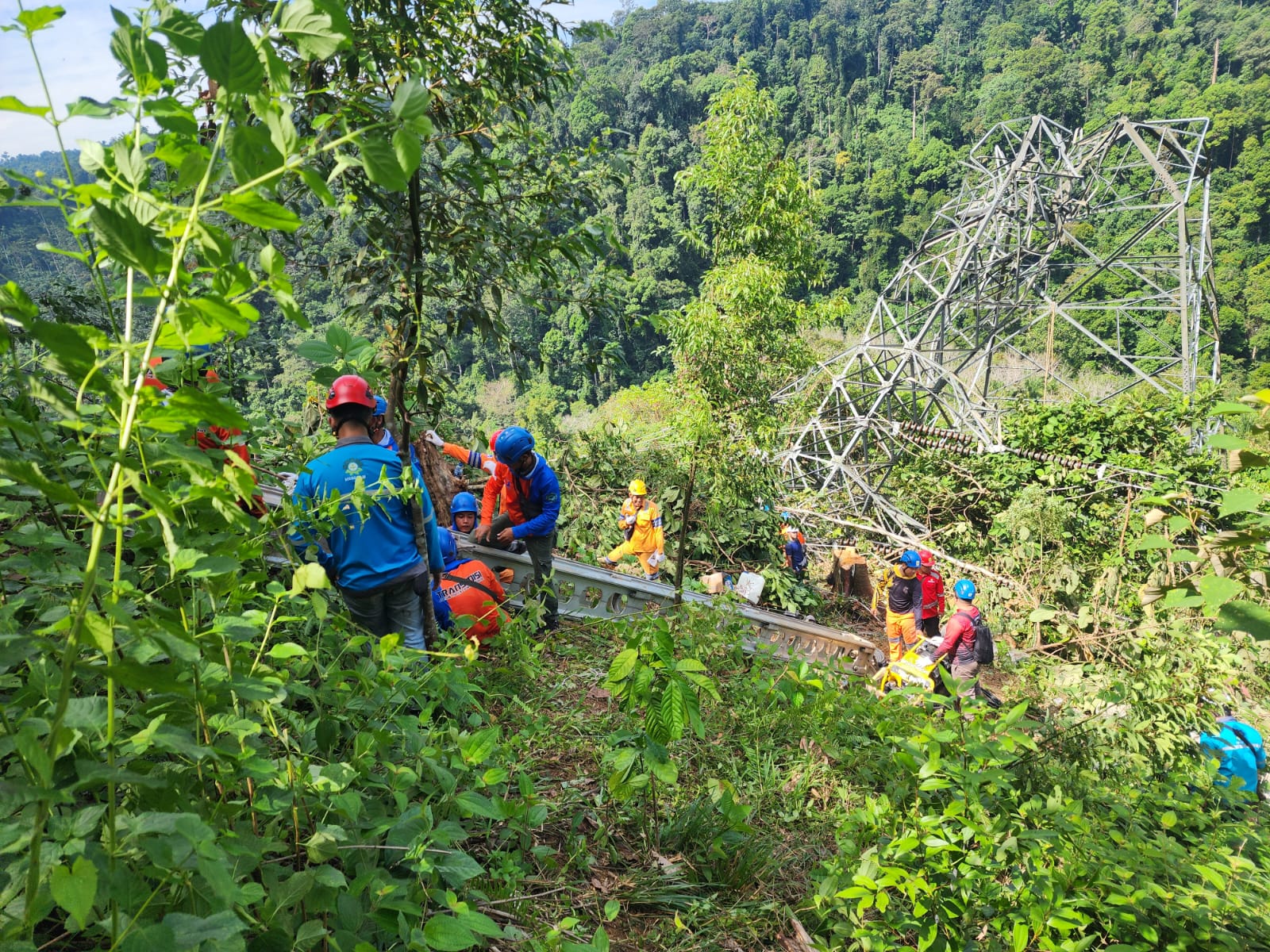 PLN UID S2JB Gerak Cepat Pulihkan Listrik di Sungai Penuh Pasca Robohnya Tower Transmisi