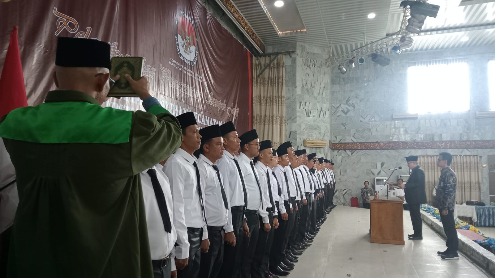 110 Anggota PPK Sekabupaten Muara Enim Dilantik, PJ Sekda Minta Camat Wajib Memfasilitasi PPK