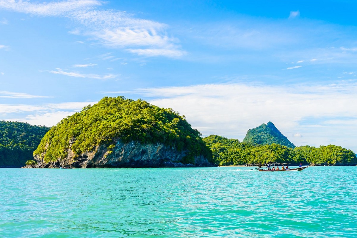  Menjelajahi Surga Tersembunyi, Keajaiban Alam di Pulau-pulau Terpencil Indonesia