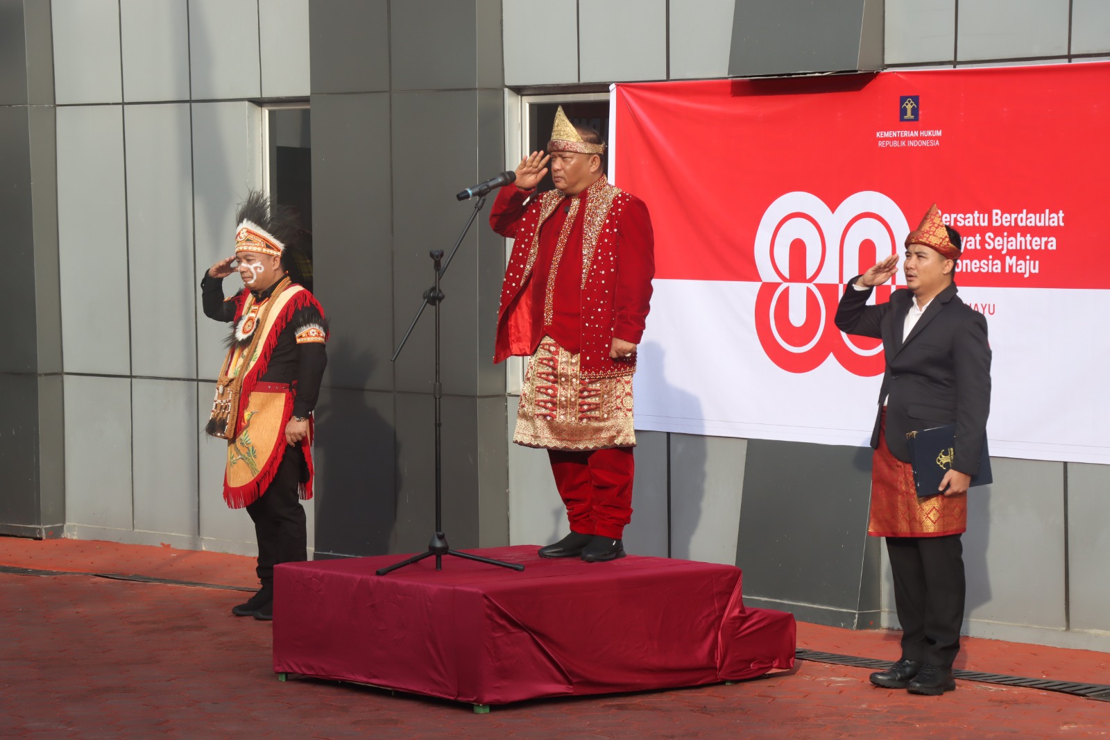 Kemenkum Sumsel Gelar Upacara HUT RI 2025, Semarakkan Wastra Nusantara