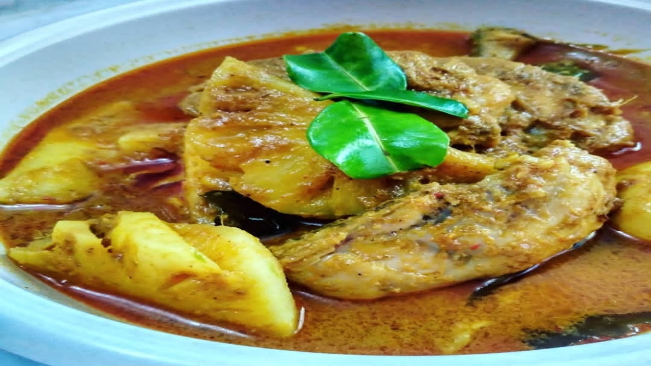 Gulai Ayam Nanas Khas Lahat Gurih, Pedas, dan Segar dari Buah Tropis