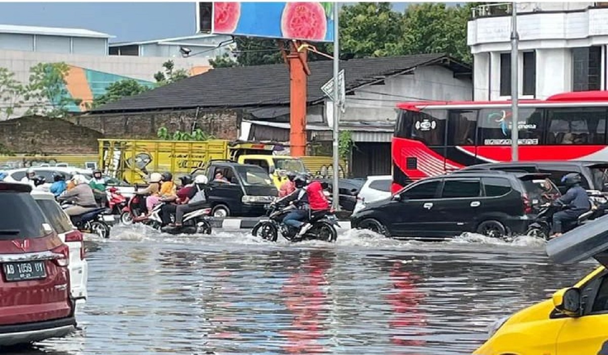 Musim Hujan! Begini Penanganan Yang Tepat  Untuk Motor Listrik Jika Terendam Banjir