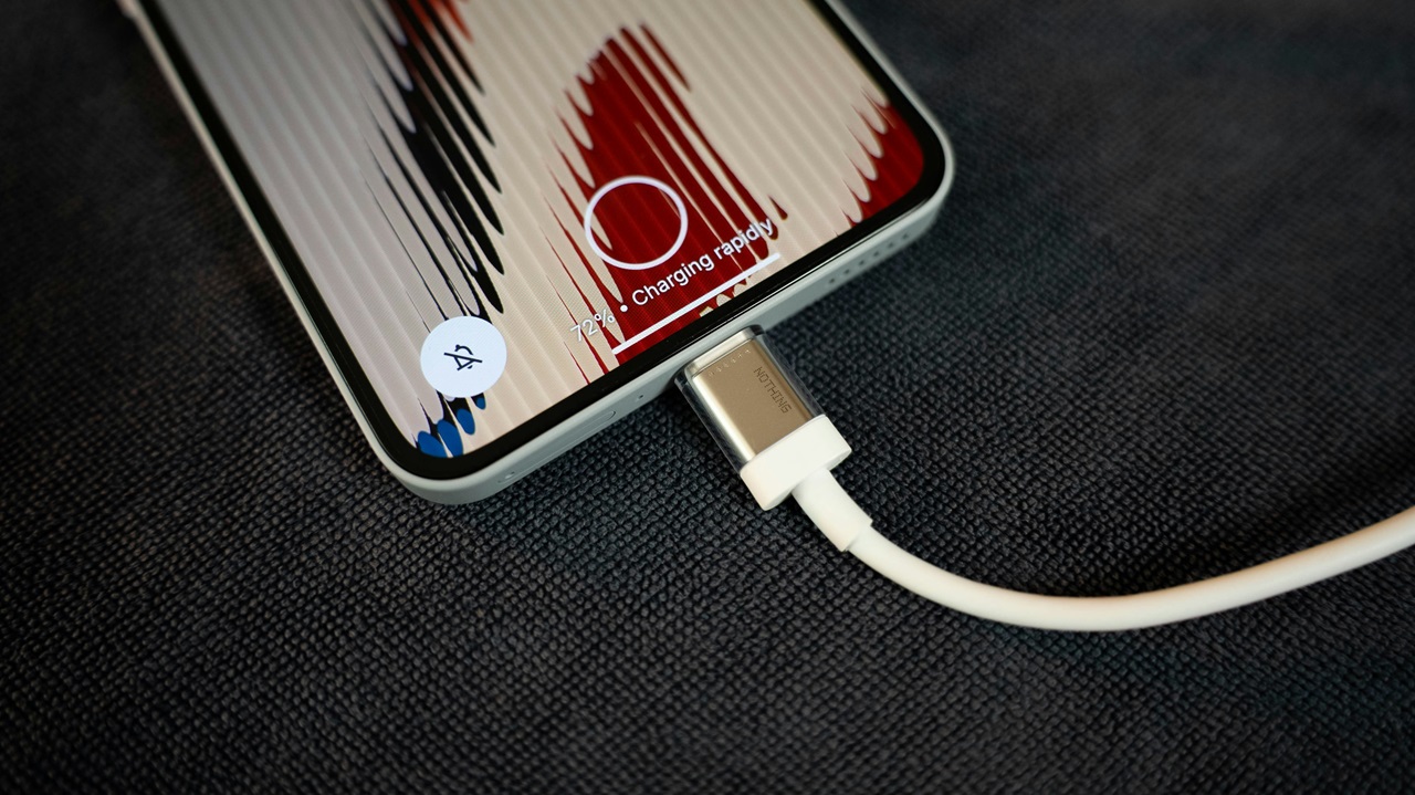 Biar Baterai HP Awet, Jangan Asal Pakai Charger! Ini Alasannya