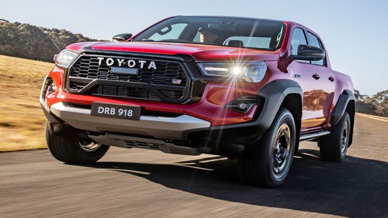 Mobil New Hilux GR-Sport 2024 Siap Tempur dengan Kinerja Bertenaga dan Desain Sporty