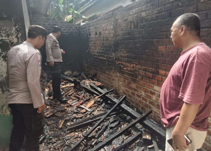 Korsleting Listrik, Rumah Fotografer Hangus Terbakar