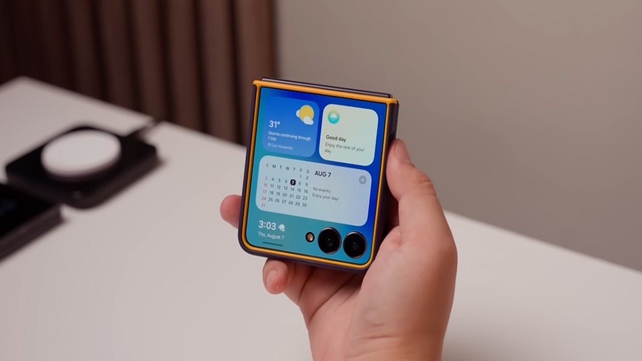 Galaxy Z Flip7, Ponsel Lipat yang Bikin Pengalaman Makin SERU!