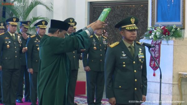 Presiden Jokowi Lantik Agus Subiyanto Jadi KSAD