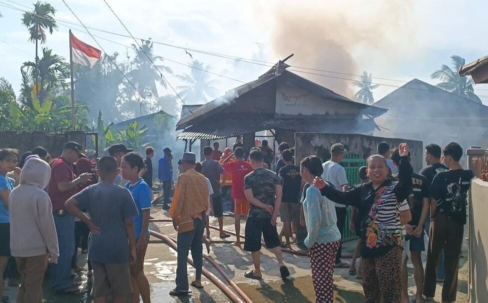 Si Jago Merah Kembali Mengamuk, Rumah Plus Warung Manisan di Jalan Gaya Baru Palembang Hangus Dilahap