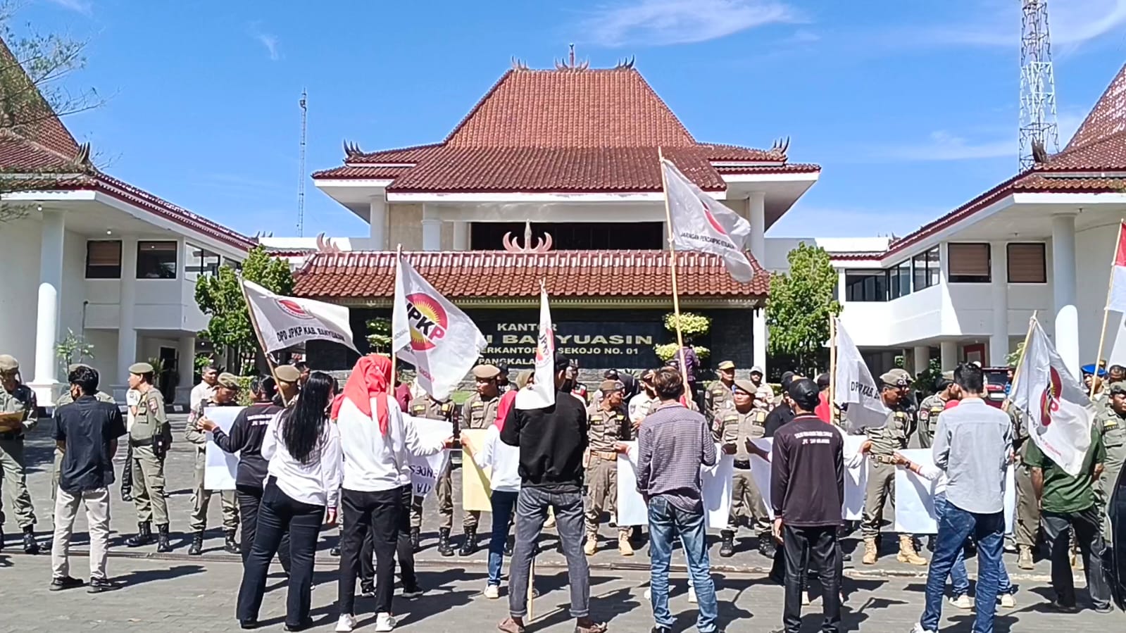 Diduga Lakukan Tindakan Asusila, Masyarakat Tuntun Oknum Kades Dipecat