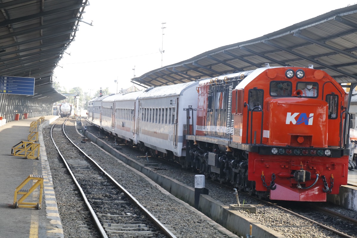 Stasiun Kertapati 'Jantung' Transportasi KA Penumpang dan Logistik